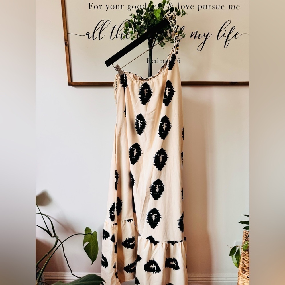 NWT one shoulder loose fitting beautiful ivory and black printed ruffled dress - Picture 13 of 13